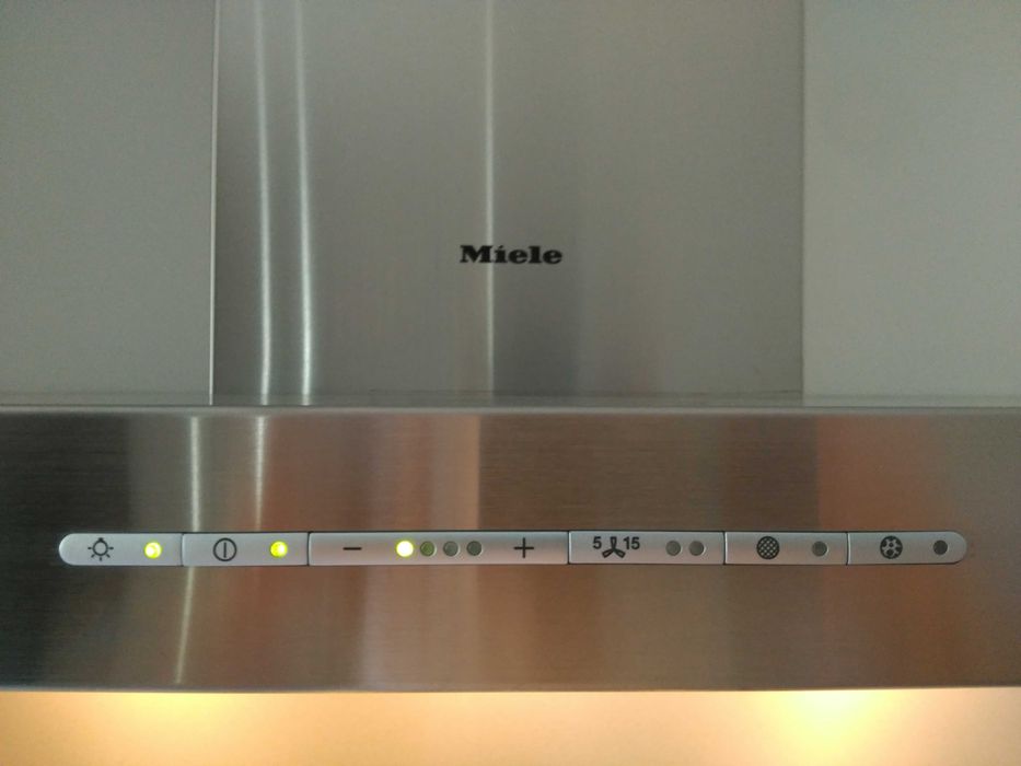 Exaustor de parede Miele 90 cm em inox