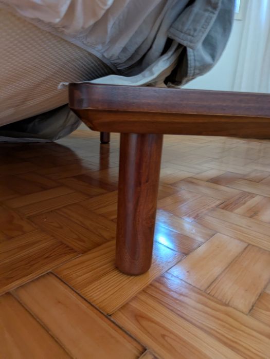 Estrado cama madeira maciça em nogueira e contraplacado de bétula 1,50