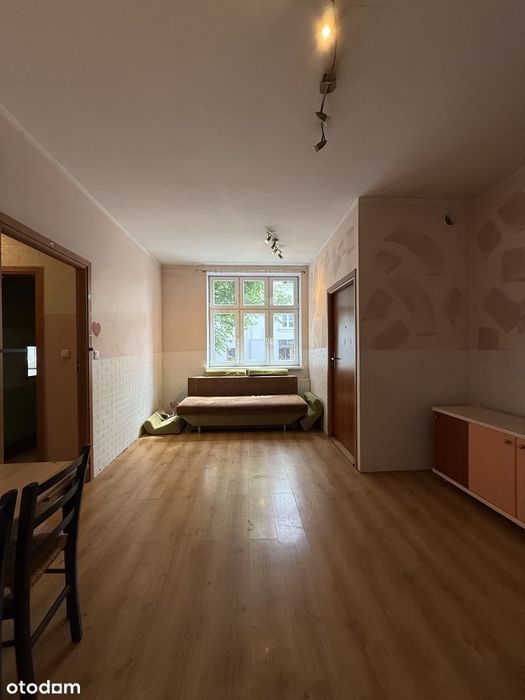 Mieszkanie Na Parterze. Na Biuro Lub Mieszkanie