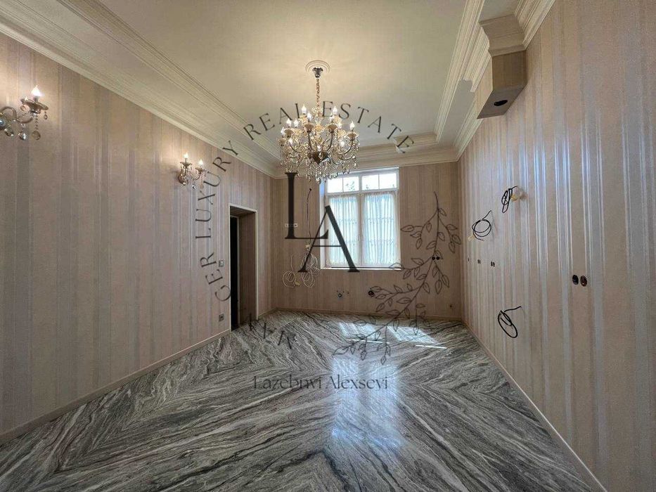 Новый Особняк Общая площадь 950м.Дом 577м.В самом Центре Козина.Без-%