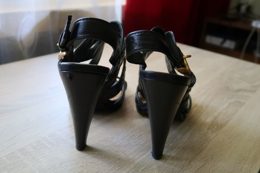 Czarne szpilki marki Zara r.40