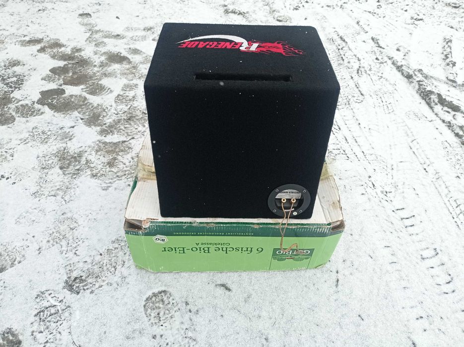 Subwoofer Tuba Skrzynia Basowa RENEGADE 300RMS