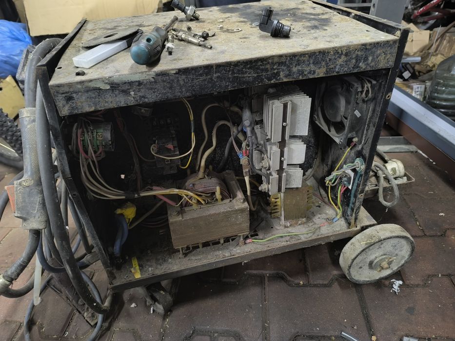 Spawarka MIG mag uszkodzony posuw reszta działa zasilana 220v