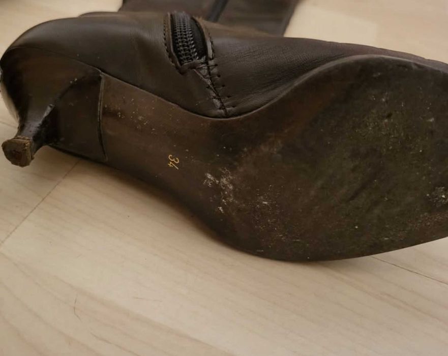 Botas de cano alto castanhas, em pele, tamanho 34