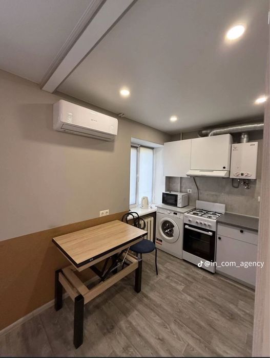 Здається 1 кімнатна квартира в центрі міста .