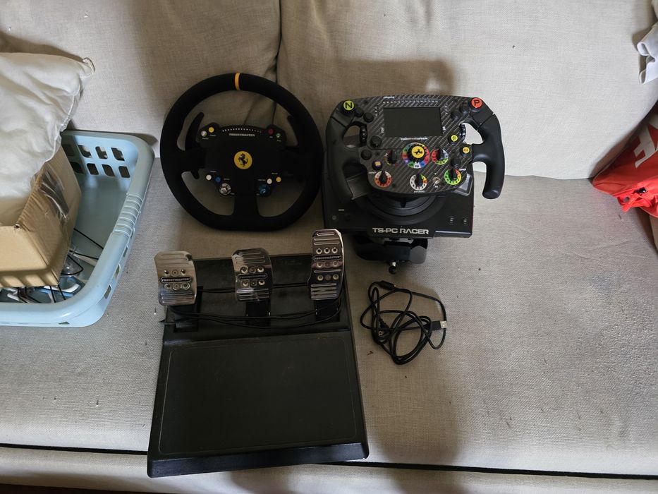 Simracer base trustmaster pc racer