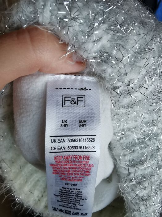 Czapka świecąca F&F