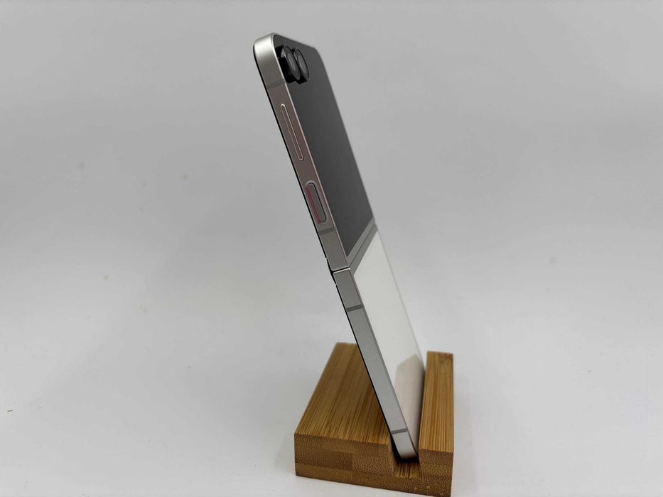 Samsung Galaxy Flip 7 FE 256GB White ГАРАНТІЯ 6 Місяців