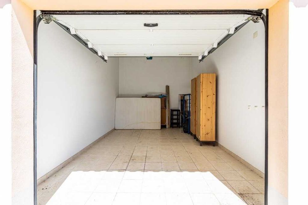 Imovel em Almeirim, T3 recente, coz semi eq. com garagem