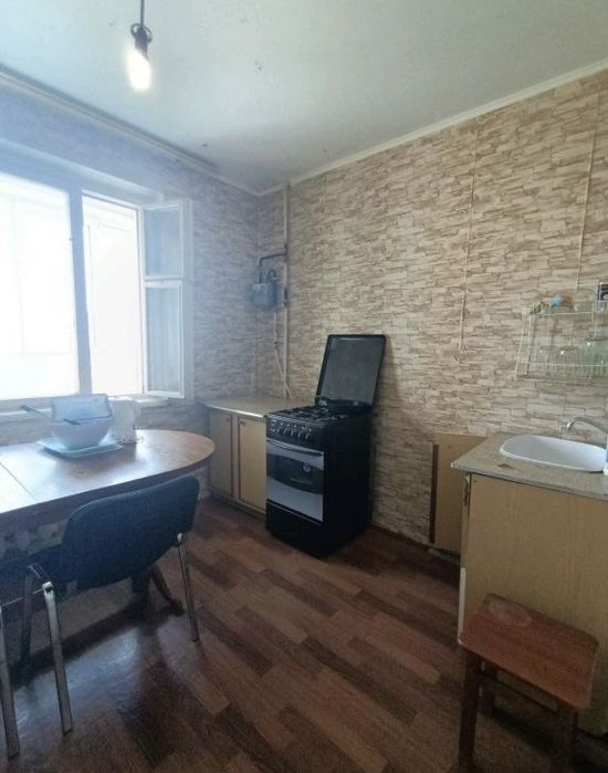 Продам 1 кімнатну квартиру проспект Миру 39( 95 квартал ).
