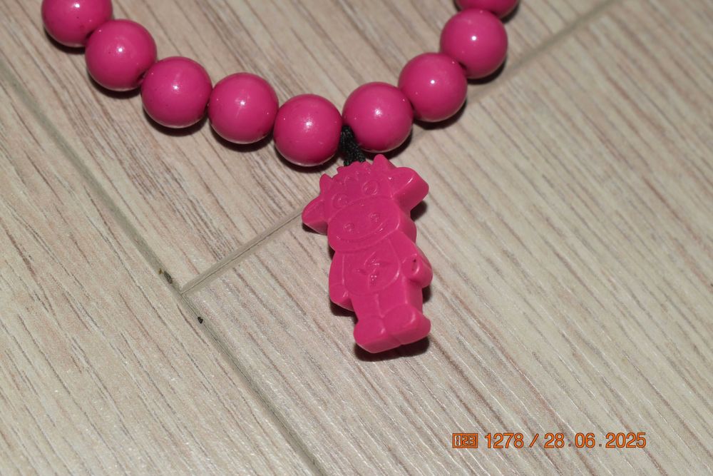 różowa bransoletka z krówką