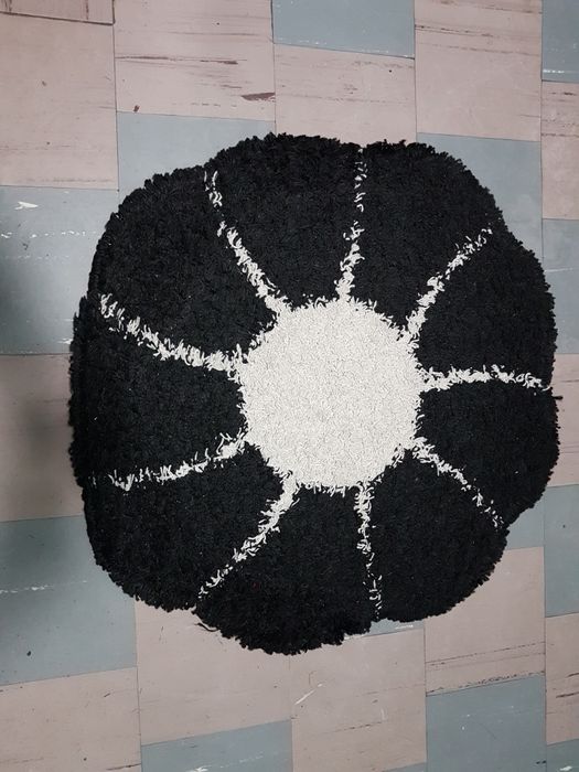 Dywan Używany 1m×1m.