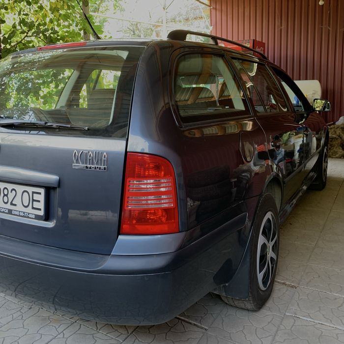 Scoda Octavia Tour A4 в отличном состоянии