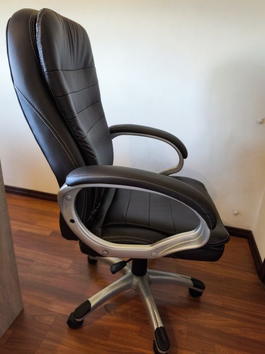 Cadeira de Escritório Executiva Regulável – Excelente Estado