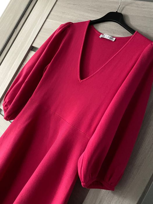 Sukienka dzianinowa bufiasty rękaw