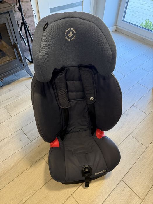 Fotelik samochodowy dziecięcy Maxi-Cosi – bardzo dobry stan