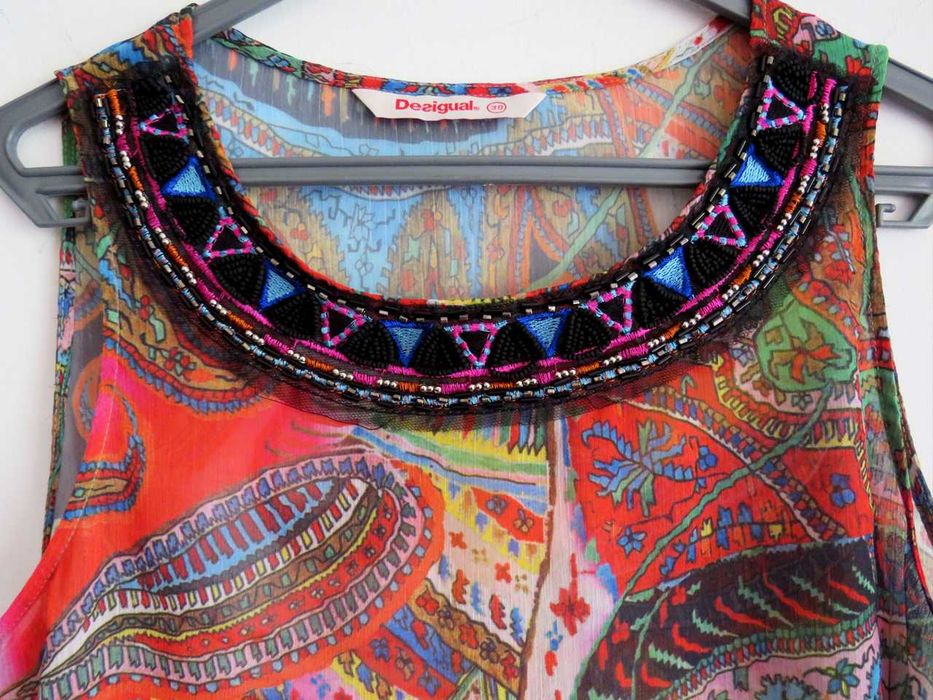 Blusa sem mangas Desigual Original – Colorido e Leve