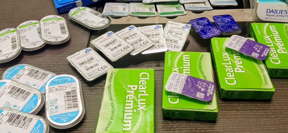 Контактні лінзи розпродаж AirOptix Biofinity Optima Clear lux