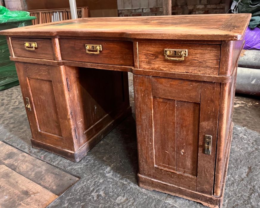 Антикварний, деревʼяний письмовий стіл