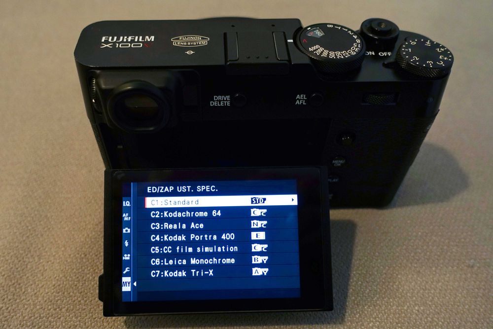Fujifilm X100V - Stan BDB, niski przebieg (7 tys.), komplet + zestaw Haoge