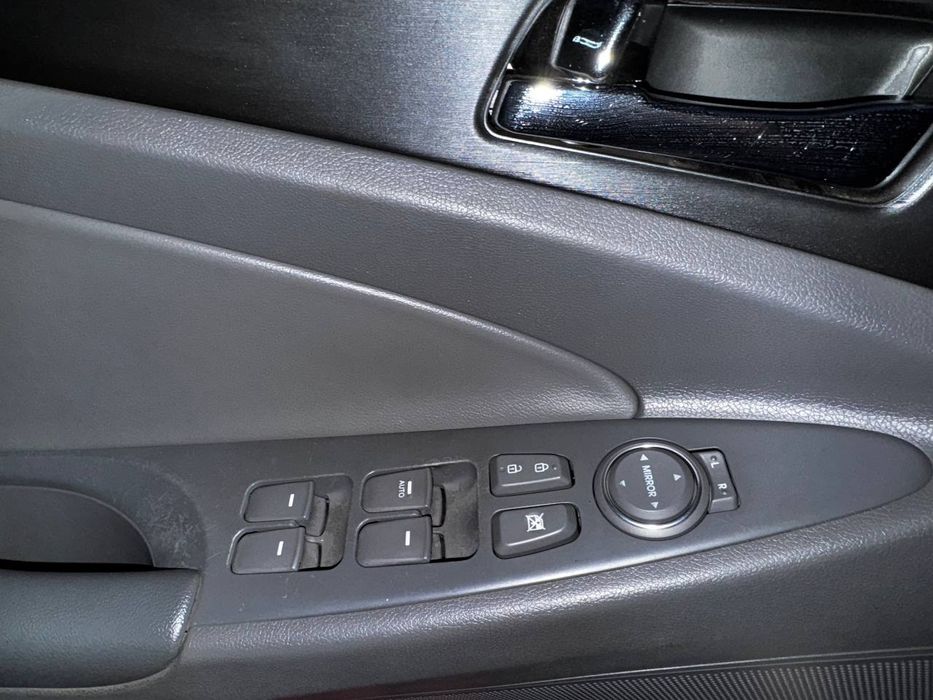 В продажі Hyundai Sonata 2013