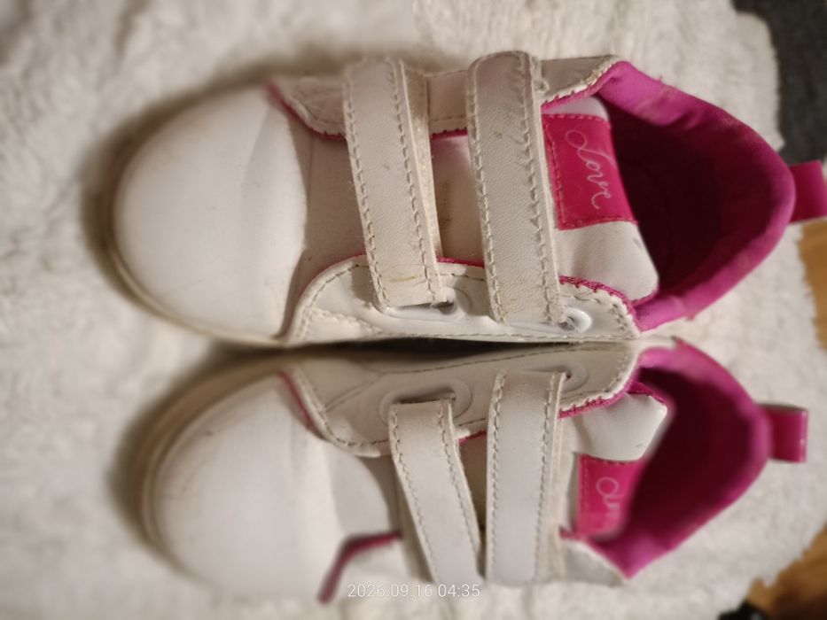 Buty dla dziewczynek 25