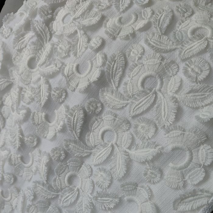 Sukienka biała 3D kwiaty 140