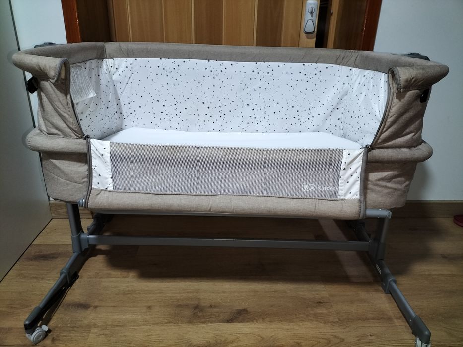 Berço kinderkraft com rede mosquiteira