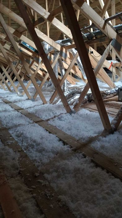 Ocieplanie wdmuchiwanie  stropów wełna mineralna celuloza piana Steico