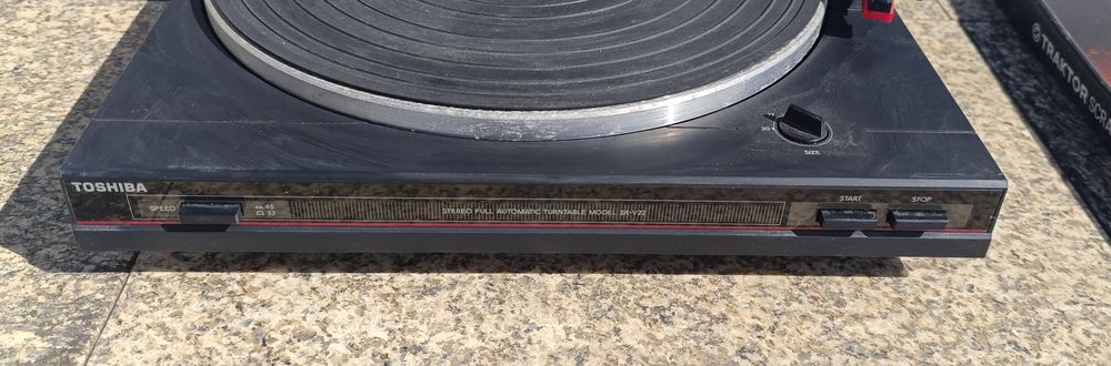 Gira-discos Toshiba SR-V22 + 4 Vinis de Controlo Traktor