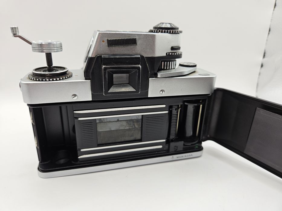 Aparat Exakta RTL 1000 + Rzadki obiektyw Carl Zeiss Jena Flektogon 4/25