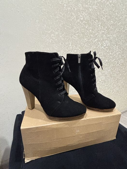 Жіноче взуття весна-осінь.Чорні,замш,39 розмір