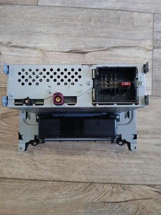 Авто магнитола рабочем состоянии.