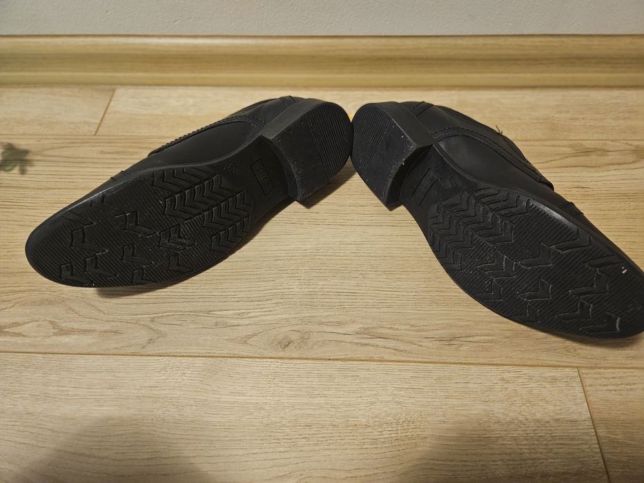 Buty garniturowe czarne WOJAS rozm. 38