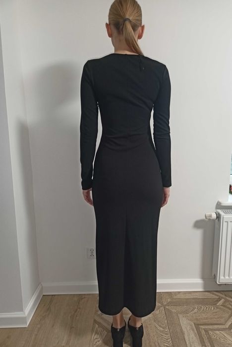 Długa czarna sukienka