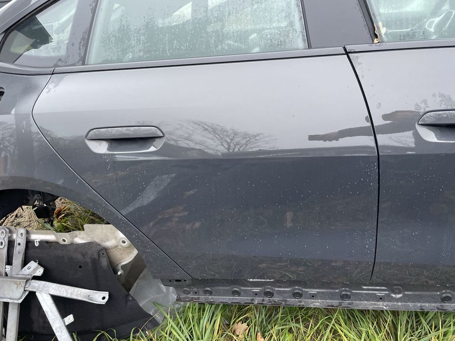 Двері передні на BMW i4 G26