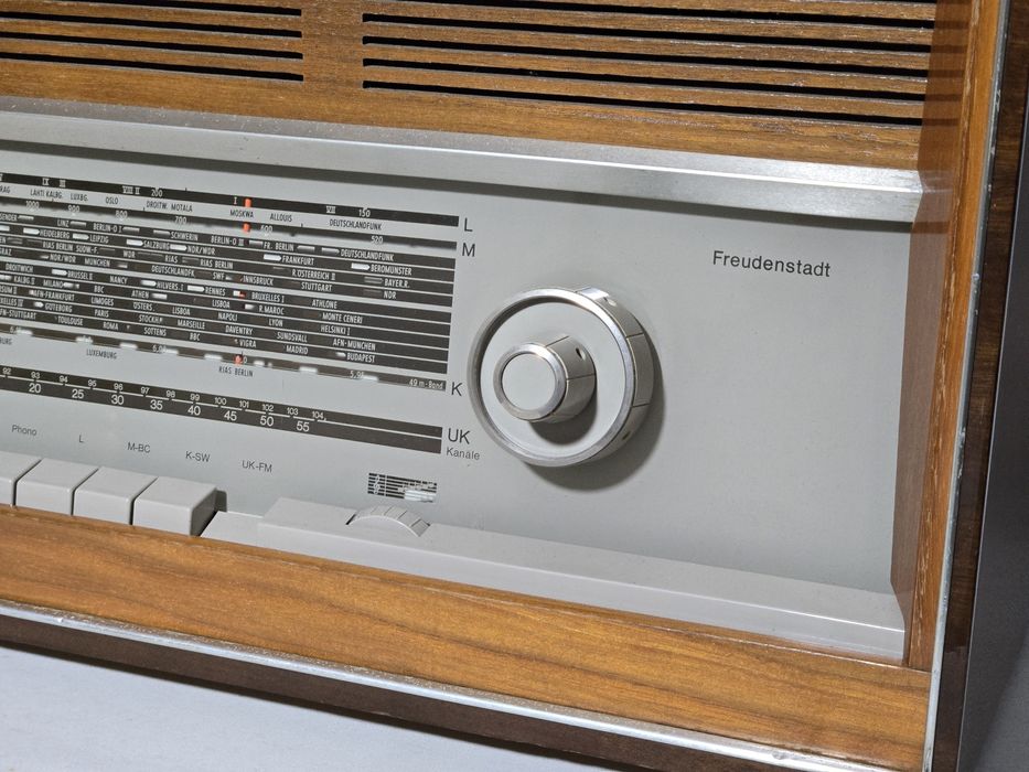 Rádio antigo reparado SABA
