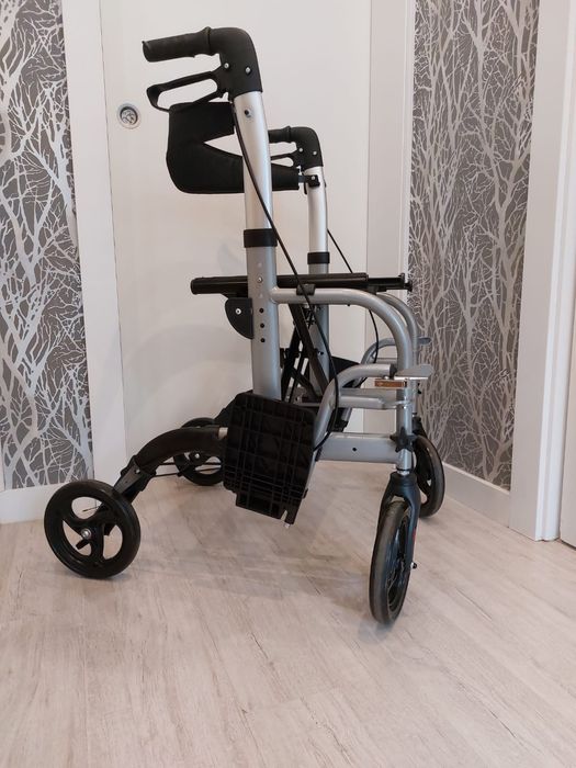 Chodzik czterokołowy ( nowiutki )