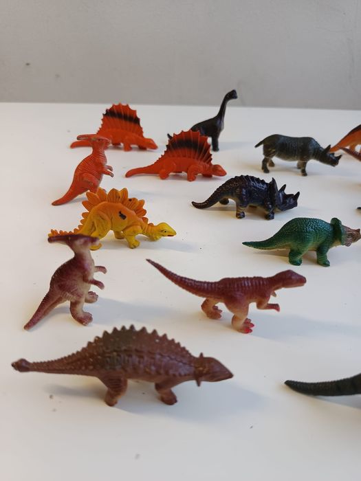 20 dinossauros em pvc