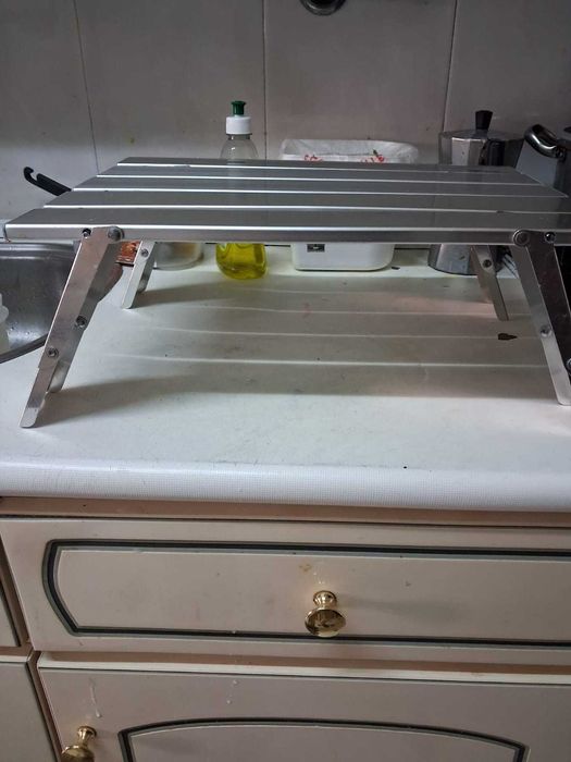 Pequena mesa de campismo dobravel aluminio 30 x 40, altura 10 a 15 cms