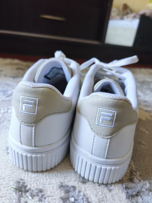 Кросівки жіночі Reebok та Fila