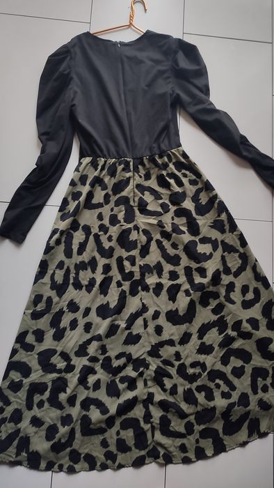 Елегантна жіноча сукня, розмір М