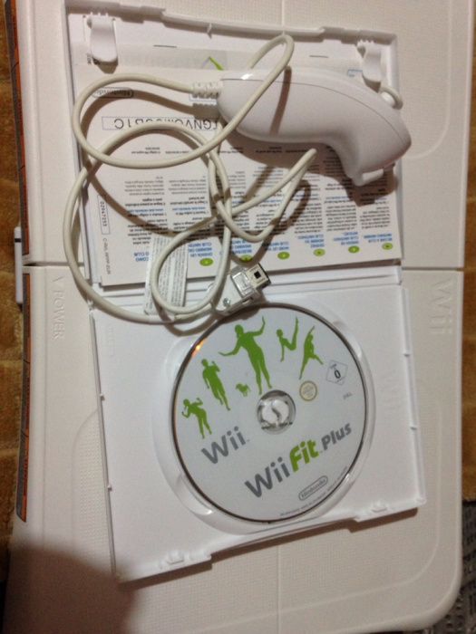 Wii Fit Plus + Wii Balance Board + Remote Control64332148746627122
