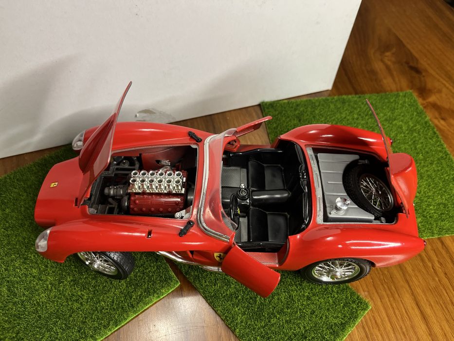 Ferrari Testarossa 1:18 Burago