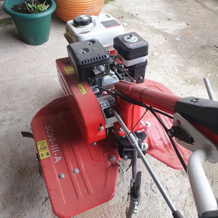 Moto enchada como nova