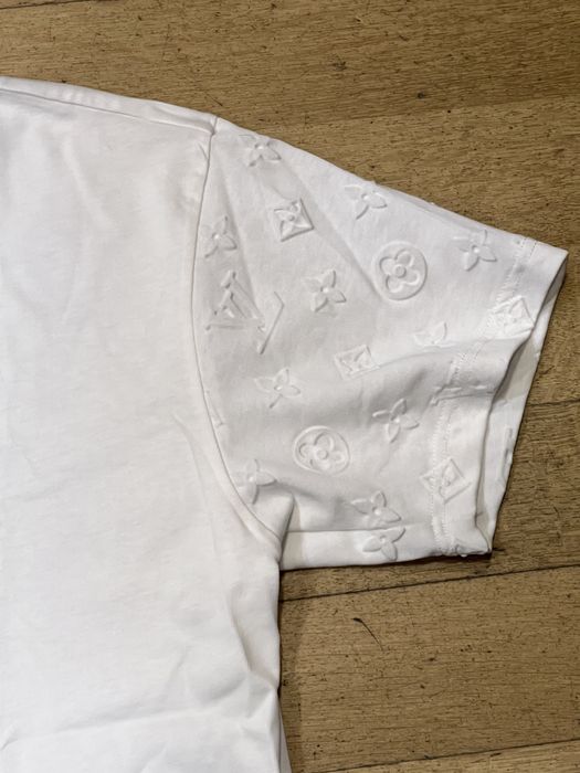 T-shirt Louis Vuitton Monogram Relevo - Branca (Original)
