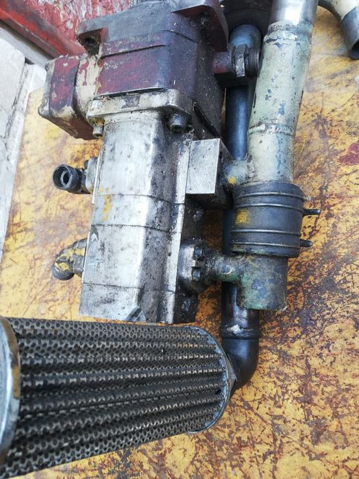 Starocie stara pompa hydrauliczna