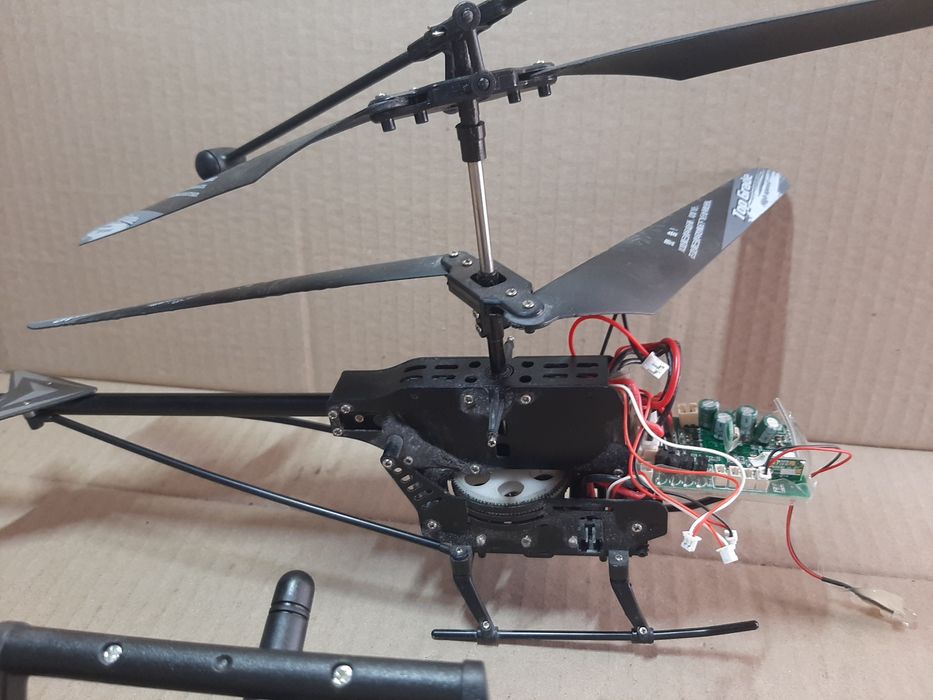 Гелікоптер на радіокеруванні Lishitoys Phantom 6010.