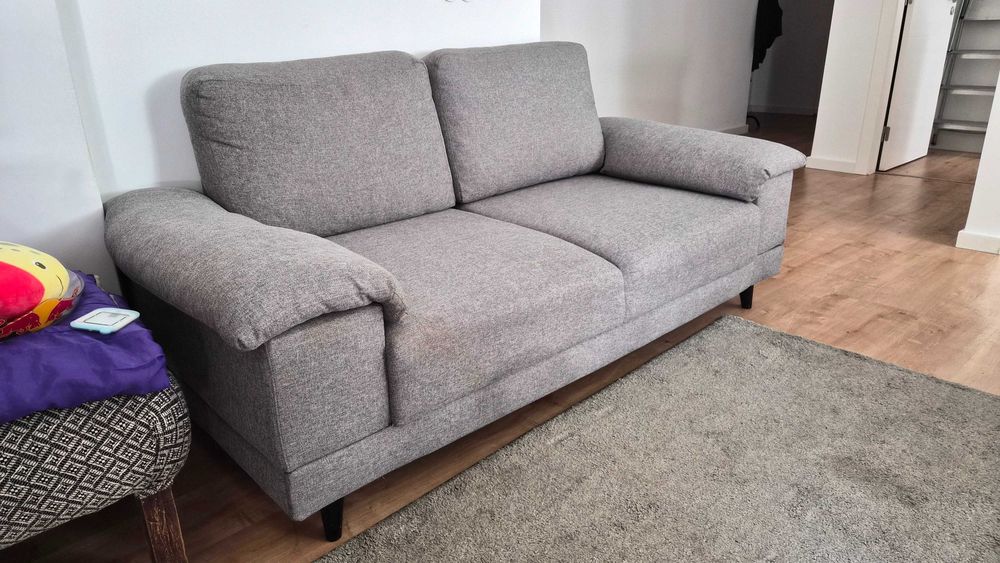 Sofá cinzento 2 lugares
