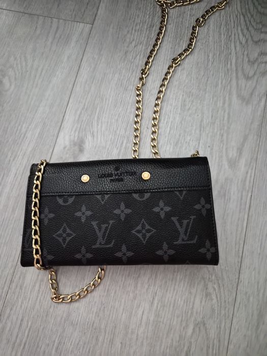 Louis Viutton torebko portfel na lancuszku logowany elegancki